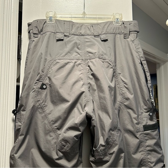 Women’s Snowboard Pants Special Blend brand size small but runs big - Picture 9 of 13